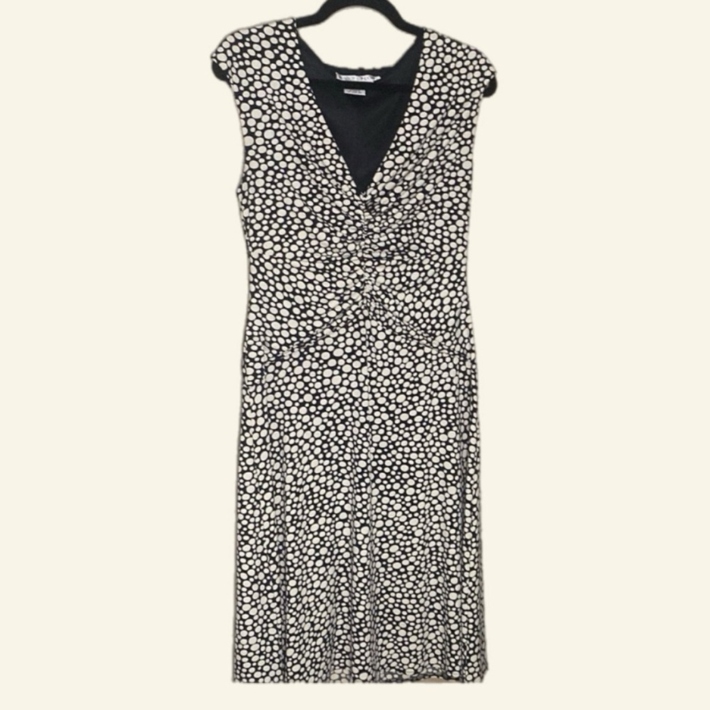 Maggy London Black and White Sheath Dress V-Neck Sleeveless size 12